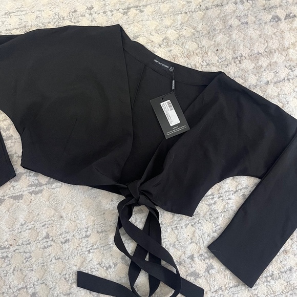 PrettyLittleThing Tops - Black Woven Tie Front Crop Shirt  ~ Adorable 🖤⃝🤍 ~ Size 8 ~ PrettyLittleThing